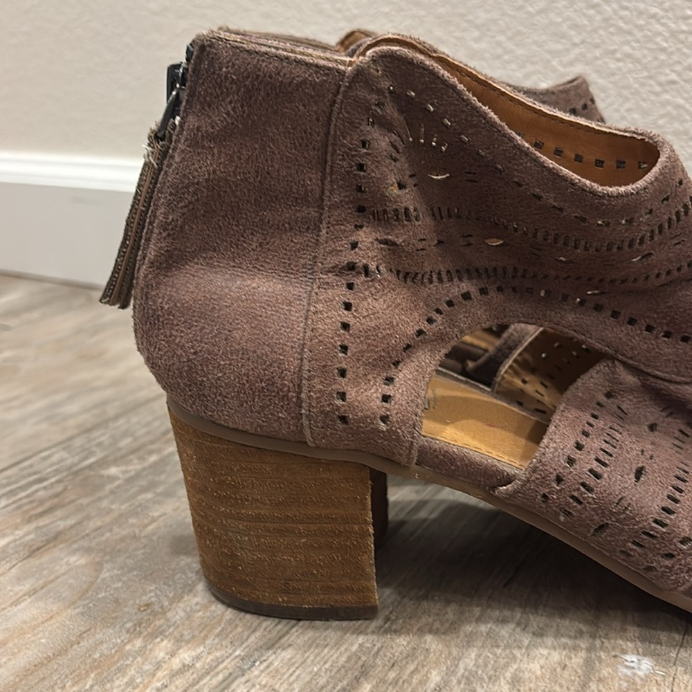 NOT RATED Santana Light Taupe Women's Ankle Boots Booties 10 - Picture 4 of 8
